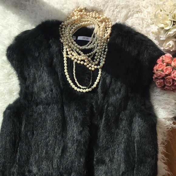 PER SE by CARLISLE New York • Gorgeous Fur Vest - Picture 11 of 15